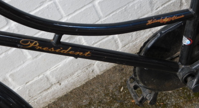 A Holland Classic President lady's bicycle, retro style with black frame, basket to the front. - 3