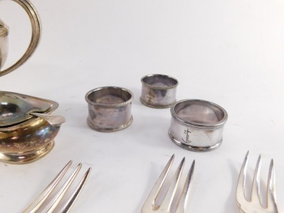 Pacific and Orient Steam Navigation Company P & O silver plated flatware, by Mappin and Webb, comprising five fish forks and three knives, mustard spoon, napkin ring, mustard pot with liner and salt cellar with liner. - 3