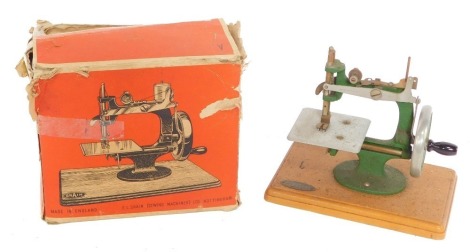 A Grain early 20thC toy sewing machine, boxed.