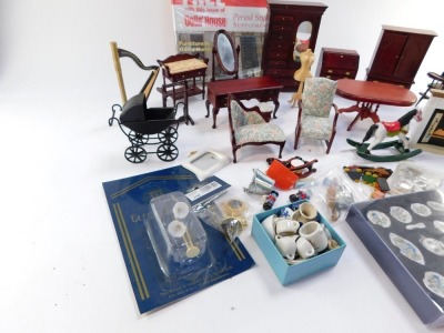 Dolls house furniture, fittings, porcelain, toys and sundries. (a quantity) - 3