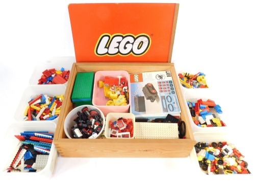 Lego, including figures, in a box and loose. (a quantity)