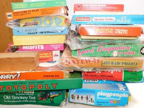 Games, toys and puzzles, including Totopoly, chess, Playtrain, Old Smokey set, Play people, Sylvanian Families jigsaw puzzle, etc., all boxed. (a quantity)