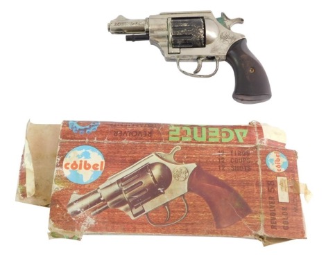 A Coibel Agente 007 revolver cap gun, twelve shots, model 58, boxed. (AF)