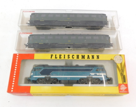 A Fleischmann HO gauge model of an SNCF diesel locomotive 68001, 4280, together with two SNCF 2nd class coaches, 5153, all boxed. (3)