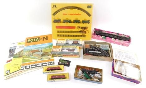 Arnold Rapido and other N gauge railway, including locomotive and three wagon set, further locomotives, track, etc., together with Wrenn two piece brake van set, 406 and a pipe wagon, set 482, both boxed. (a quantity)