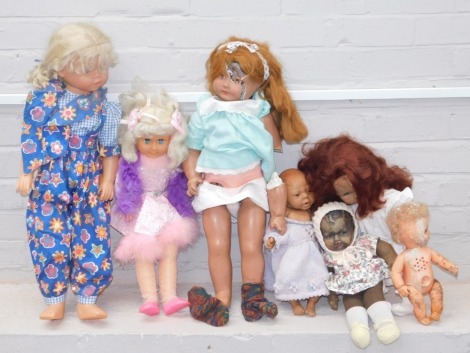 A group of plastic dolls, all unmarked. (AF, 1 box)