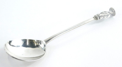 An early 18thC silver apostle spoon, modelled with a book and a club, London assay marks indistinct, 1½oz. - 4