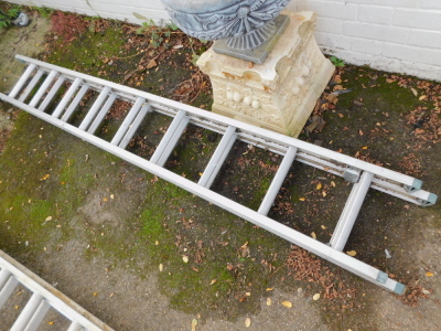 An aluminium extending ladder. - 3