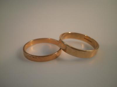 A 22ct wedding band 3.8g