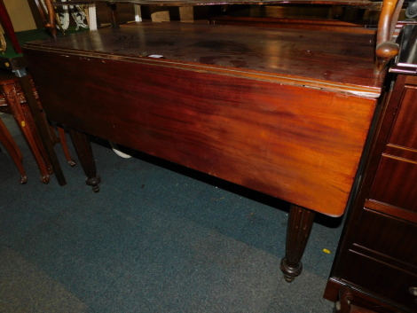 A Victorian mahogany drop leaf dining table, with reeded legs, 121cm wide, 124cm long when extended.