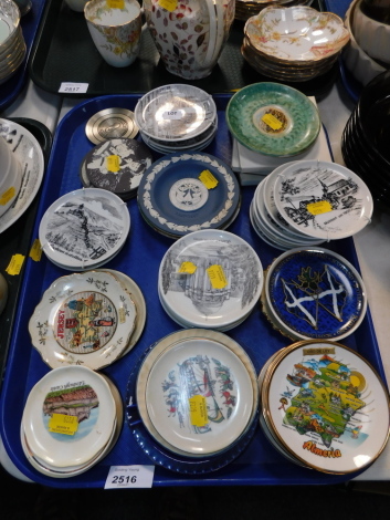 A group of various pin dishes, to include a Wedgwood dark blue Centenary Sempa Fidelis Meridian 1897-1997 dish, other collectors dishes for castles and cities, etc. (1 tray)