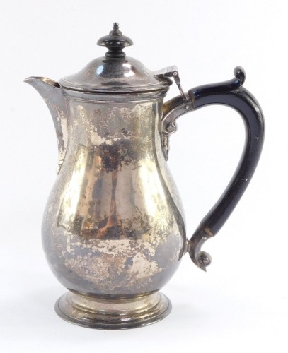 An Edward VII silver coffee pot, with hinged lid, of baluster form, John Henry Rawlings, London 1902, 19.5cm high, 14.8toz all in.