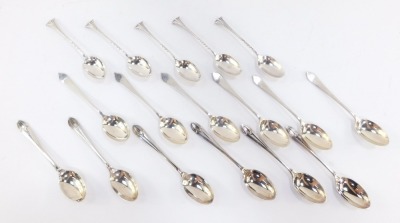 Six silver teaspoons, various assay offices 1959, six George V silver teaspoons, Sheffield 1928, and five Victorian silver coffee spoons, Thomas Bradbury & Sons, London 1898, 6.4toz.