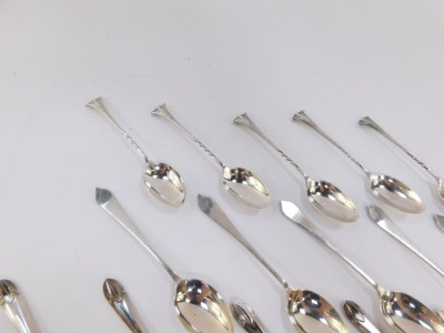 Six silver teaspoons, various assay offices 1959, six George V silver teaspoons, Sheffield 1928, and five Victorian silver coffee spoons, Thomas Bradbury & Sons, London 1898, 6.4toz. - 2