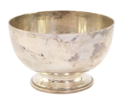 A silver footed sugar bowl, of plain form, London 1977, 5.6toz.