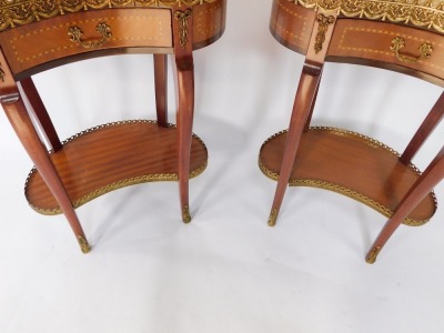 A pair of French Louis XV style mahogany and crossbanded kidney shaped gueridons, with brass framed marble tops, over a single frieze drawer, raised on slender cabriole legs, brass capped, united by undertiers, 75cm high, 58cm wide, 35cm deep. - 3