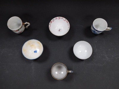 A collection of 18thC and later ceramics, to include three Chinese Export coffee cans, Chinese blue and white tea bowl, English Porcelain tea bowl decorated in famille rose enamels, and a Worcester type tea bowl decorated with blue flowers. (a quantity, A - 2