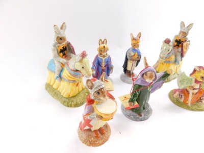 Seven Royal Doulton The Arthurian Legends Bunnykins figures, comprising, Sir Galahad two figures of Sir Lancelot on horseback, Merlin, King Arthur, Queen Guinevere and Sir Gawain. (7) - 3