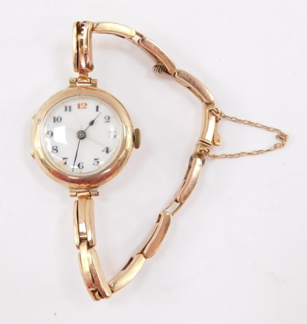 A lady's 9ct rose gold cased wristwatch, circular enamel dial bearing Arabic numerals, on a gold elasticated bracelet, 20.1g all in.