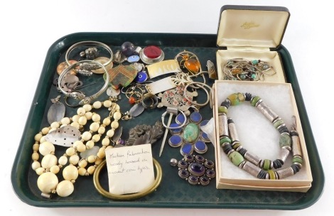 Silver and costume jewellery, including necklaces, bangles, pendants and earrings. (a quantity)