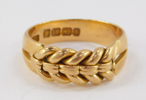 An 18ct gold keeper's ring, size O/P, 6.8g.