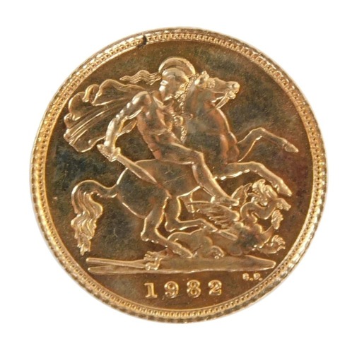 An Elizabeth II gold half sovereign 1982, 4.0g.