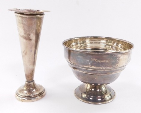 An Edward VII silver sugar bowl, Birmingham 1909, and a loaded silver bud vase, Birmingham 1907, 3.1toz all in.