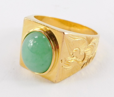 A Chinese gold and cabochon jade set gentlemen's signet ring, the shoulders engraved with a phoenix and dragon, size W, 13.2g.