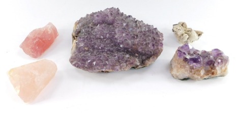 An amethyst quartz, further amethyst, iron pyrites, two pieces of rose quartz. (5)