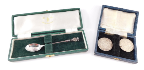 A silver commemorative teaspoon, with Lincoln Imp terminal, boxed, London 1977, together with two George V Silver Jubilee crowns 1935.