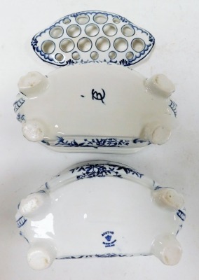 Two Booths blue and white flower bough pots, in Worcester style, one with top inset, 9cm high x 18cm wide. (2, AF) - 3