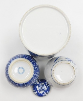 A group of Oriental ceramics, a blue and white ginger jar and cover 12cm high, a floral brush stroke vase 12cm high, and a blue and white brush pot, with figures of bridges and boats unmarked, 19cm high. (3) - 4