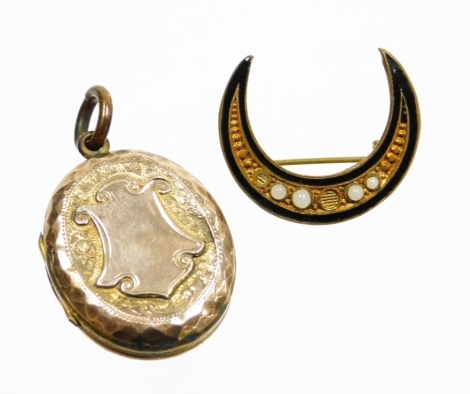 Two items of jewellery, to include a hammered design locket with vacant shield, yellow metal unmarked (AF), 8.6g all in, and a Victorian style crescent brooch, with applied imitation moonstones. (2)