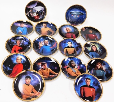 A group of Star Trek collectors plates, part of the Hamilton collection, comprising series such as The Voyagers, The Next Generation, anniversary commemorative plates, etc. (a quantity, boxed)