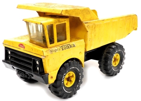 A Mighty Tonka Dumper Truck, in yellow, model no.XMB975, 26cm high, 45cm wide.