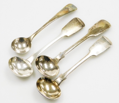 Four toddy ladles, to include a set of three with fiddle patterned top and a further example baring the initials CE, 1½oz gross.