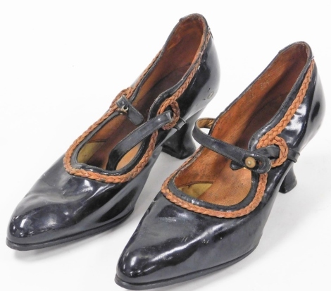 A pair of ladies AG Musk leather shoes, marked 332 Brockley Street, 26cm long.