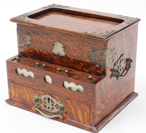 An Edwardian desk cabinet, with mixture of writing box and calendar with registered mark 493018, 22cm high, 25cm wide, 23cm deep.