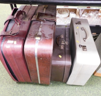 A quantity of vintage suitcases. (4)