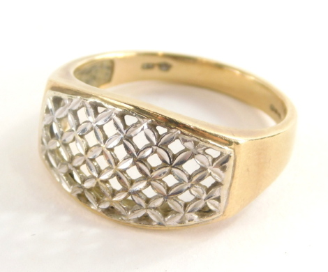 A 9ct dress ring, the central ring panel in white gold cross pierced design, on a yellow metal band ring size U, 4.7g all in.