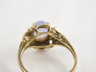 A 9ct gold dress ring, with central pale purple cabachon cut amethyst, and cz set shoulders and twist knot and pierced design splayed metal work, ring size R, 3.2g all in. - 2