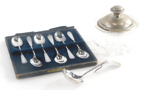 A collection of silver and silver plated items, to include a set of six silver plated teaspoons, boxed, a continental white metal spoon, with a twisted stem and shaped handle, boxed, a glass and silver topped condiment pot. (3)