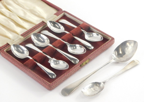 A set of six Elizabeth II silver fiddle pattern teaspoons, of plain form, Sheffield 1952, 3oz, boxed, and two further spoons. (AF)