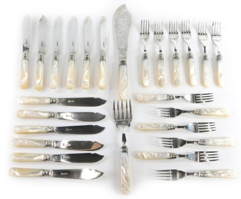 A George V fish serving set, with mother of pearl handles, silver collars for Sheffield 1907, with silver plated tops, comprising large serving set and set of twelve. (a quantity)