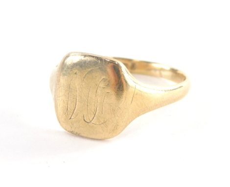 A 9ct gold gent's signet ring, with rectangular shield bearing rubbed initials, hall marks rubbed ring size X½, 5.2g.