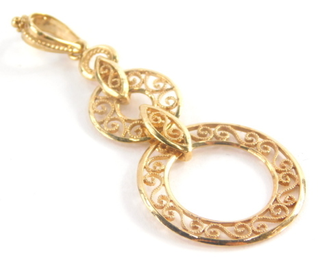 A 9ct gold pendant, with two disc design with filigree type detailing, 5cm high, 2.4g.