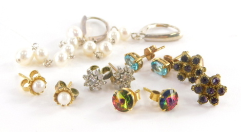 A group of various dress earrings, to include a pair of 9ct gold and cz cluster daisy earrings, a pair of blue topaz and 9ct gold set studs, 2.2g, together with various other loose unmarked earrings. (a quantity)