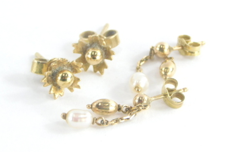 Two pairs of 9ct gold earrings, to include a pair of 9ct gold cultured pearl and chain drop earrings, 1.5cm drop and a pair of 9ct gold floral cluster earrings, each with butterfly backs, 2.4g all in.