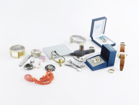 A group of costume jewellery and effects, an Adec gentleman's wristwatch, Avia gentleman's wristwatch, pin dishes, thimbles, brooches, etc., Royal Oyster thimble, dress ring marked 333, 9ct gold and silver dress ring, etc. (1 tray)