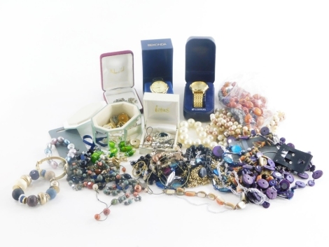 Various jewellery and effects, Lorus and Sekonda wristwatches, jewellery boxes, necklaces, dress rings, etc. (a quantity)